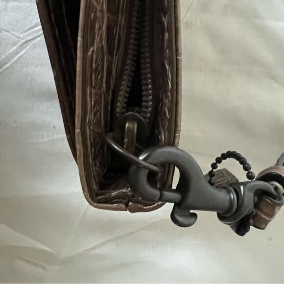 COACH small wristlet bronze Embossed Alligator/croc design - Picture 10 of 14
